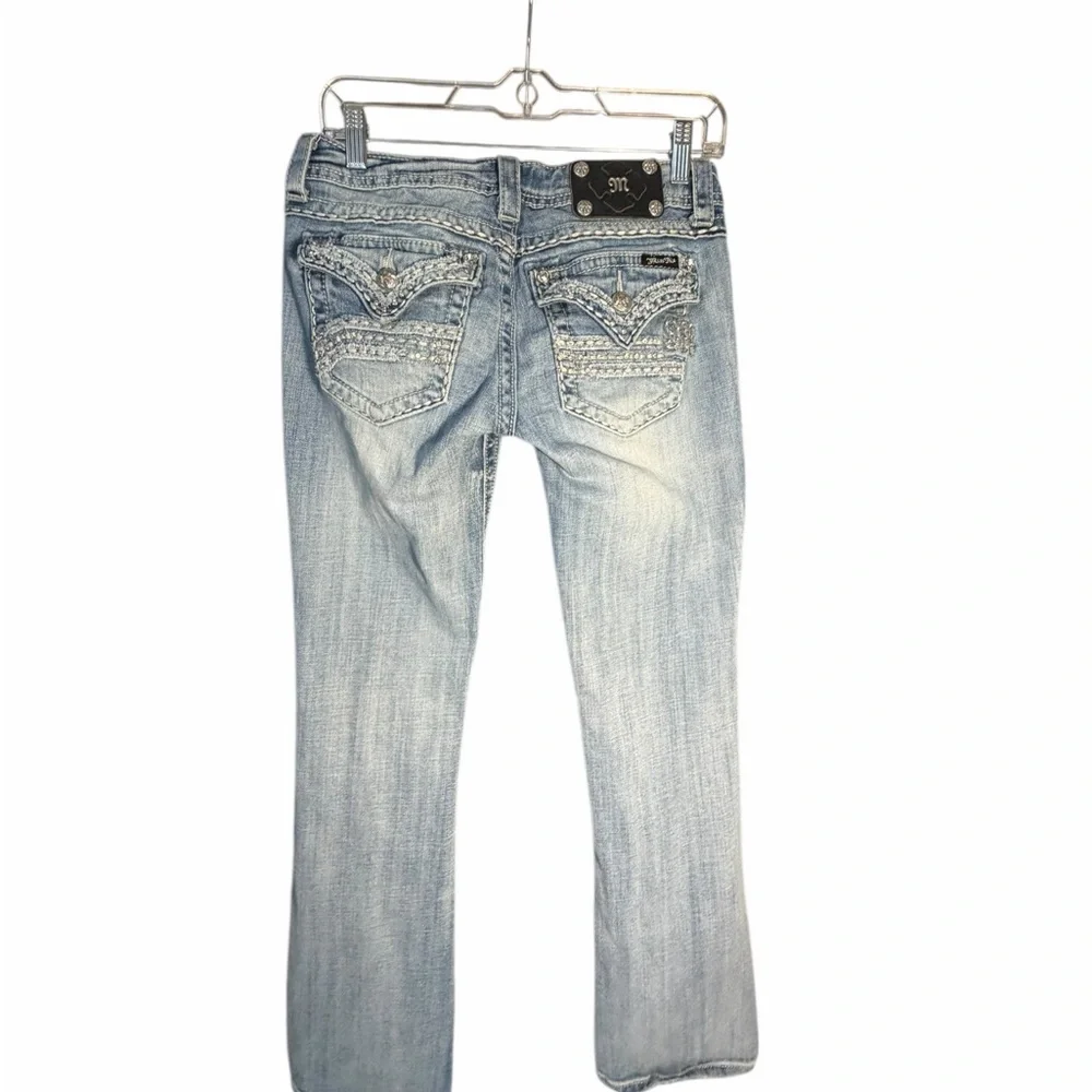 Miss Me Light Wash Embellished Flap Pocket Bootcut Jeans Sz 28 - Picture 3 of 15